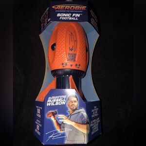 Aerobic sonic fin‎ football Russell Wilson